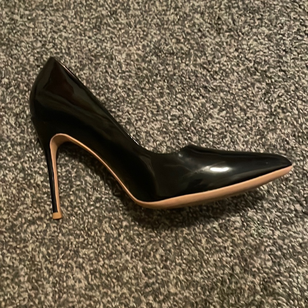 size 8 Gen Shuo left foot heel